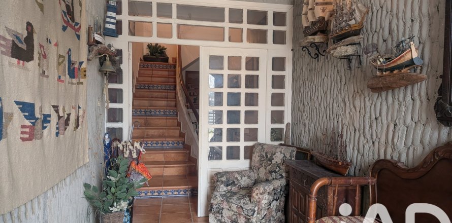 Kaupunkipientalo Mugardos, A Coruna, Espanja 5 makuuhuonetta, 420 m2 No. 152273