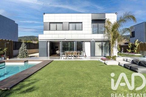 Talo myytävänä Sant Andreu de Llavaneres, Barcelona, Espanja, 4 makuuhuonetta, 550 m2 No. 152272 - kuva 1