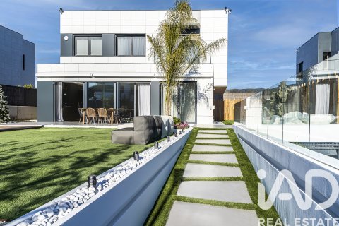 Talo myytävänä Sant Andreu de Llavaneres, Barcelona, Espanja, 4 makuuhuonetta, 550 m2 No. 152272 - kuva 2