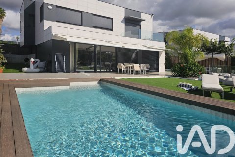 Talo myytävänä Sant Andreu de Llavaneres, Barcelona, Espanja, 4 makuuhuonetta, 550 m2 No. 152272 - kuva 3