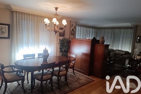 Продажа квартиры в Леон, Испания 4 спальни, 195м2 №152276 - фото 1