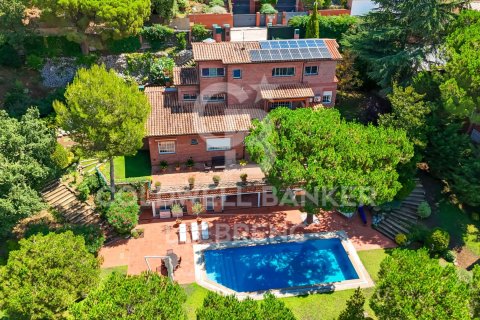 Dom w Barcelona, Hiszpania 6 sypialni, 381 mkw. nr 158183