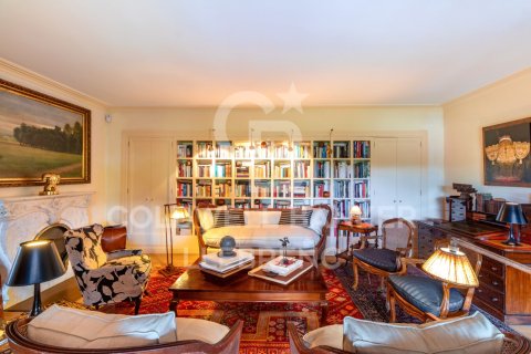 Сasa en venta en Barcelona, España 6 dormitorios, 381 m2 No. 158183 - foto 6