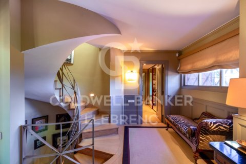 Сasa en venta en Barcelona, España 6 dormitorios, 381 m2 No. 158183 - foto 28