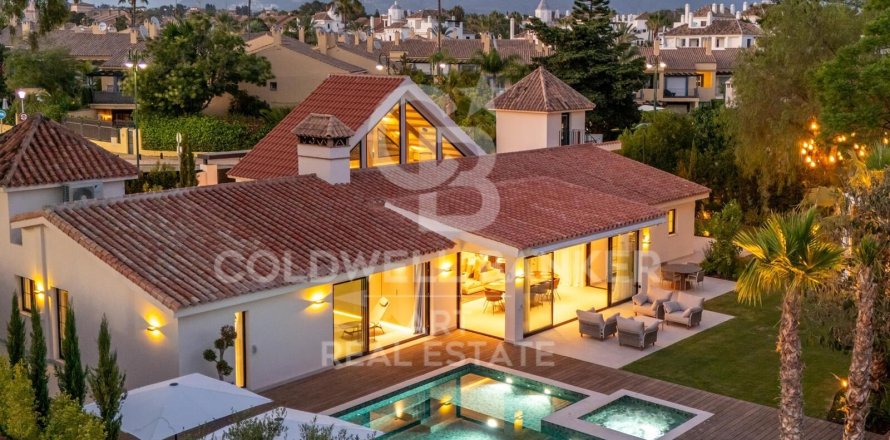 House in Marbella, Malaga, Spain 5 bedrooms, 336 sq.m. No. 158184