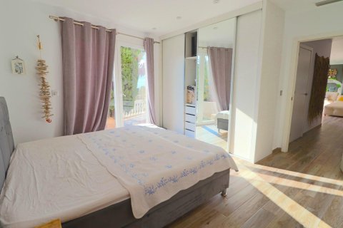 Huvila myytävänä El Campello, Alicante, Espanja, 8 makuuhuonetta, 400 m2 No. 135693 - kuva 16