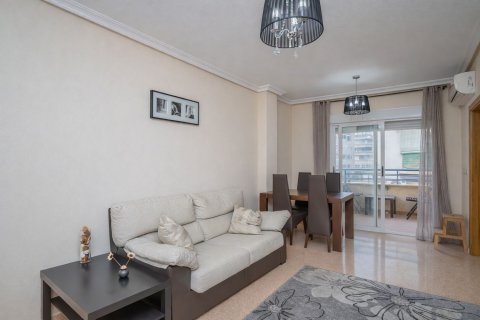 Wohnung zum Verkauf in Torrevieja, Alicante, Spanien 2 Schlafzimmer, 74 m2 Nr. 183417 - Foto 2