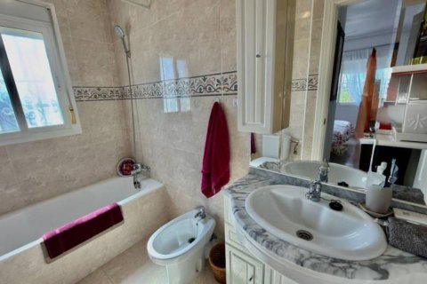 Bungalow for sale in Ciudad Quesada, Alicante, Spain 2 bedrooms, 80 sq.m. No. 183419 - photo 8