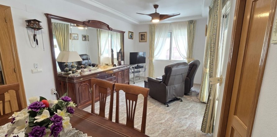 Apartment in Torrevieja, Alicante, Spain 3 bedrooms, 112 sq.m. No. 183418