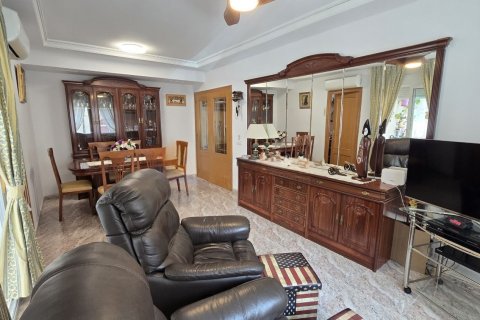 Apartment for sale in Torrevieja, Alicante, Spain 3 bedrooms, 112 sq.m. No. 183418 - photo 2