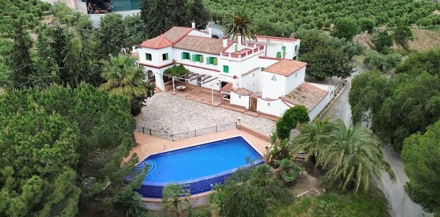 Commercial property in Murcia, Spain 10 bedrooms, 750 sq.m. No. 168826
