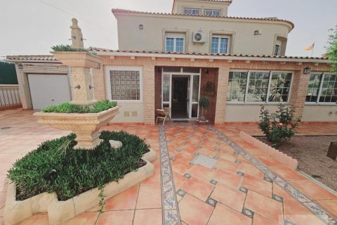 Villa in Torrevieja, Alicante, Spain 5 bedrooms, 330 sq.m. No. 165563