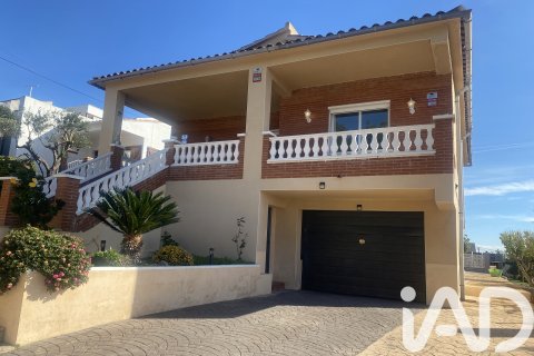 Дом в Ла-Бисбаль-дель-Пенедес, Таррагона, Испания 3 спальни, 170м2 №152724