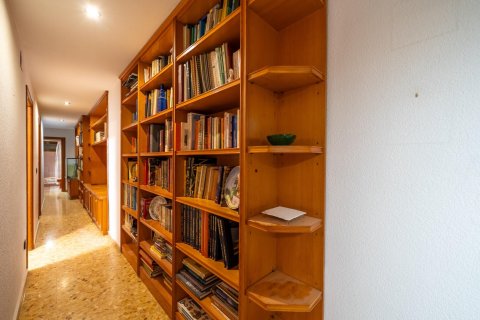 Apartment for sale in Alicante, Spain 1 bedroom, 113 sq.m. No. 165757 - photo 23