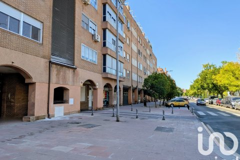 Autotallit myytävänä Torrejon de Ardoz, Madrid, Espanja , 11 m2 No. 185673 - kuva 6