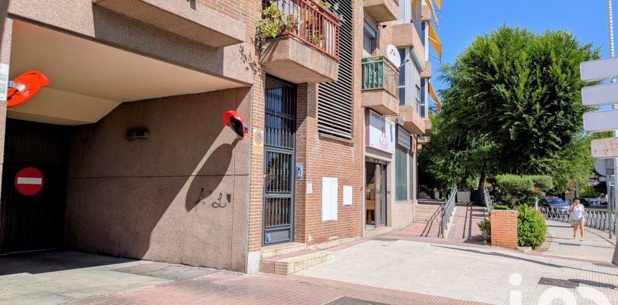 Autotallit Torrejon de Ardoz, Madrid, Espanja 11 m2 No. 185673