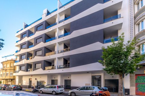 Apartament w Torrevieja, Alicante, Hiszpania 2 sypialnie, 82 mkw. nr 194253 – zdjęcie 23