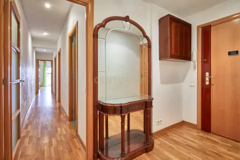 Wohnung in Barcelona, Spanien 4 Schlafzimmer, 96 m2 Nr. 166905