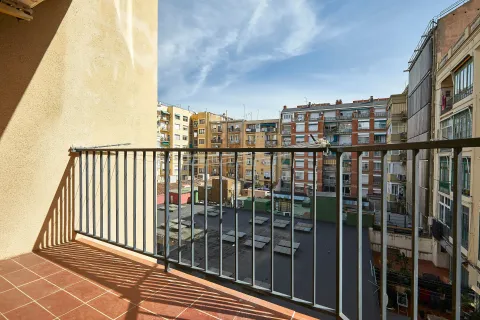 Wohnung zum Verkauf in Barcelona, Spanien 4 Schlafzimmer, 96 m2 Nr. 166905 - Foto 6
