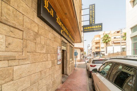 Liikekiinteistö myytävänä Torrevieja, Alicante, Espanja , 143 m2 No. 190381 - kuva 5