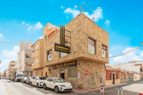 Liikekiinteistö Torrevieja, Alicante, Espanja 143 m2 No. 190381