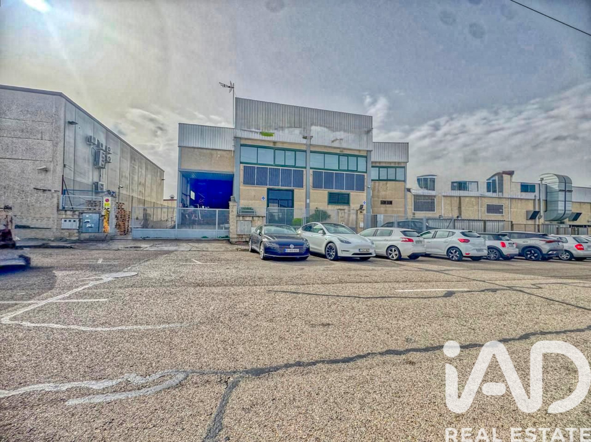 Commercial property à Mostoles, Madrid, Espagne 1227 m2 No. 173046