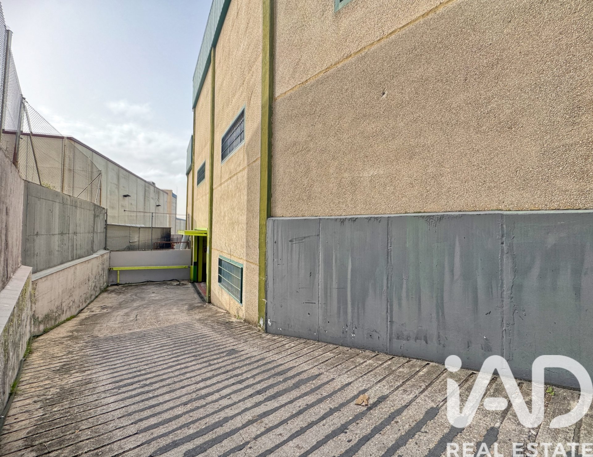 Commercial property à Mostoles, Madrid, Espagne 1227 m2 No. 173046