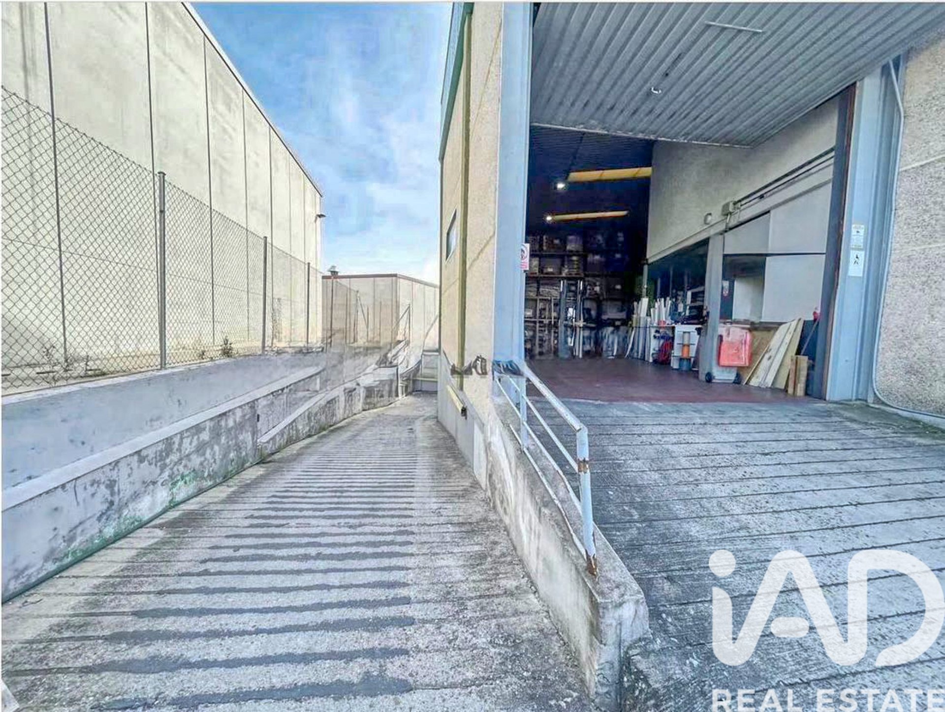 Commercial property à Mostoles, Madrid, Espagne 1227 m2 No. 173046