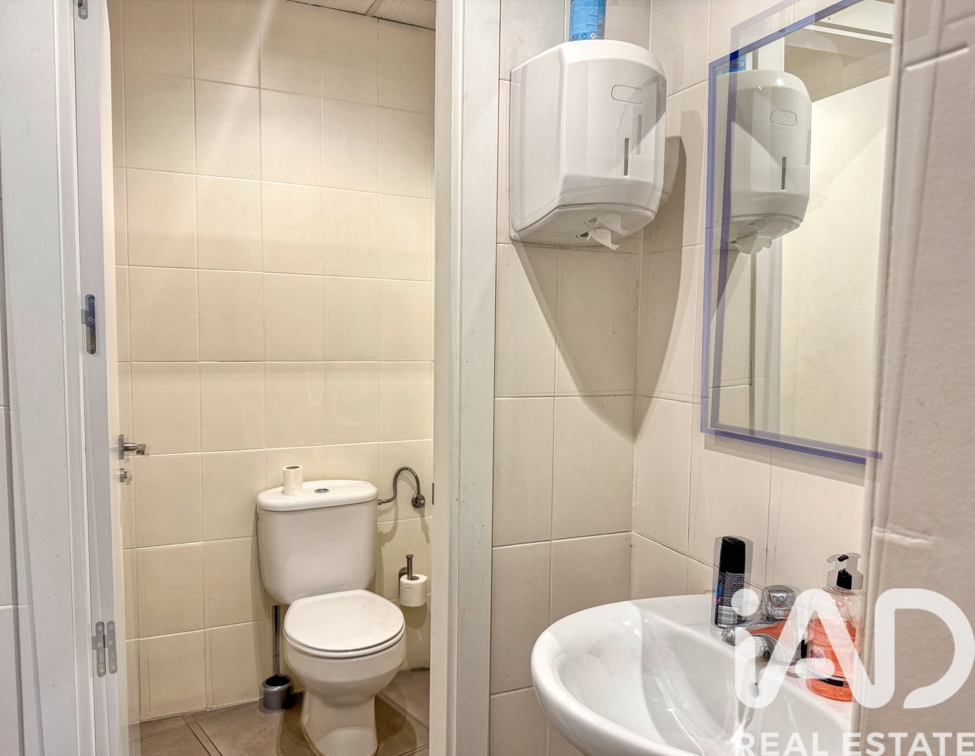 Commercial property à Mostoles, Madrid, Espagne 1227 m2 No. 173046