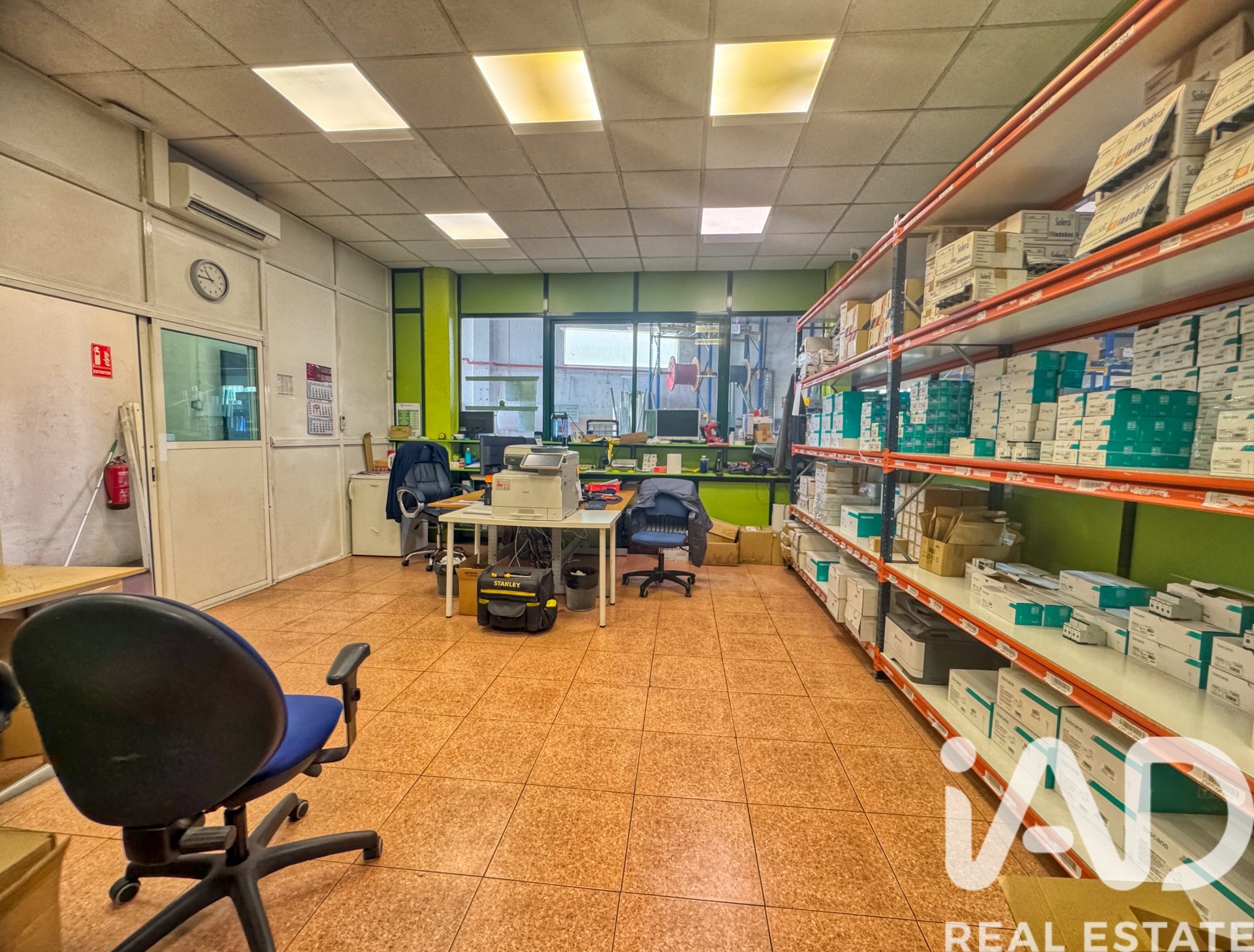 Commercial property à Mostoles, Madrid, Espagne 1227 m2 No. 173046