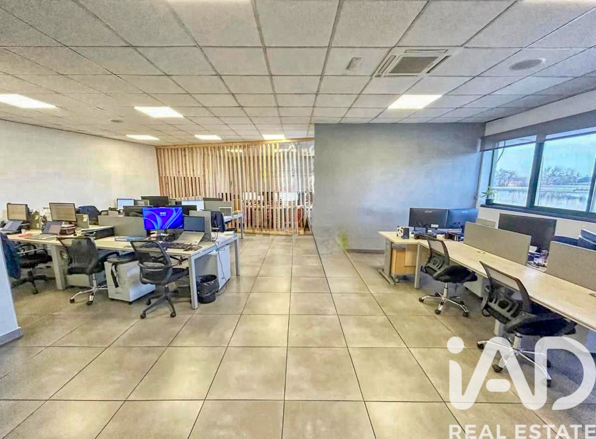 Commercial property à Mostoles, Madrid, Espagne 1227 m2 No. 173046