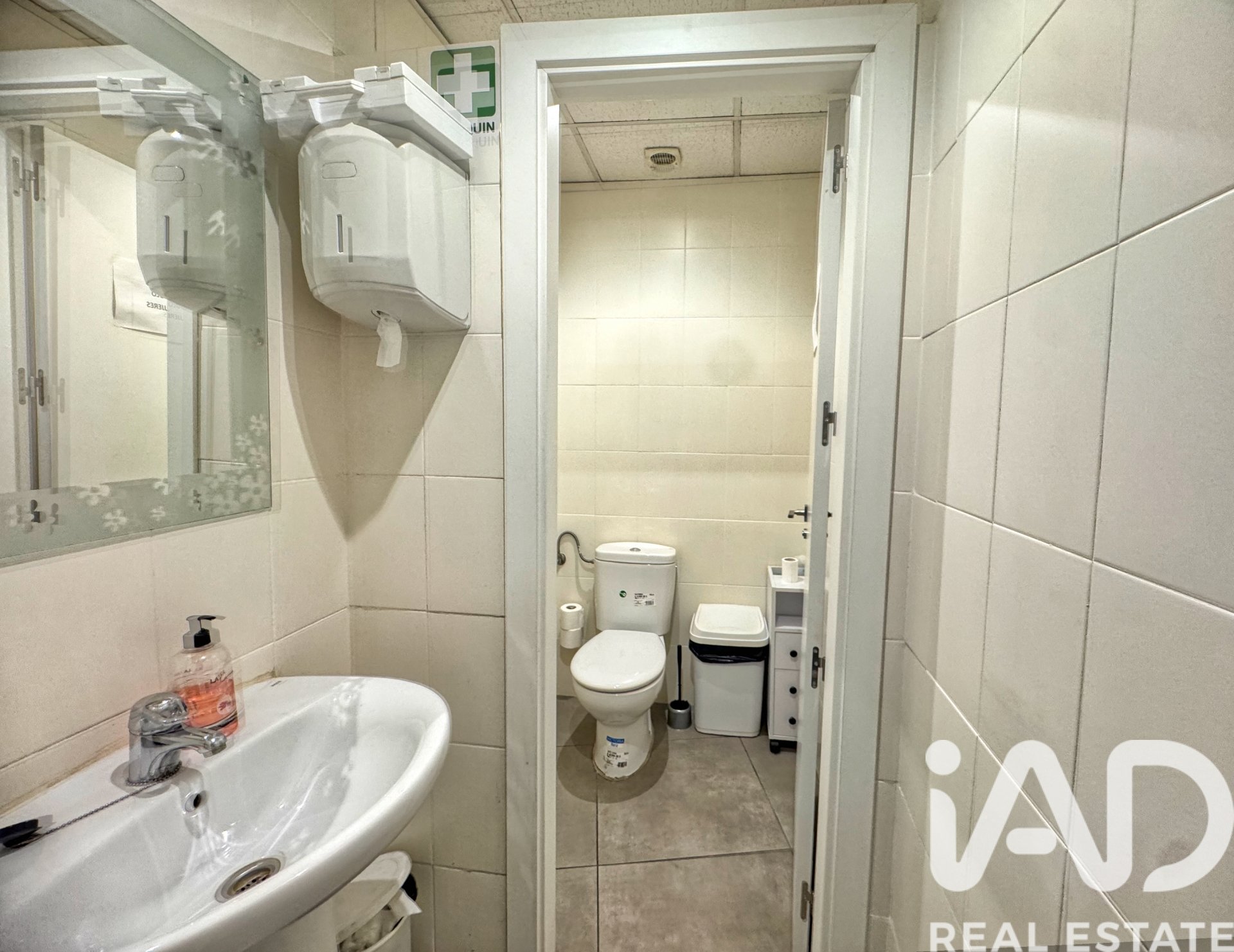Commercial property à Mostoles, Madrid, Espagne 1227 m2 No. 173046