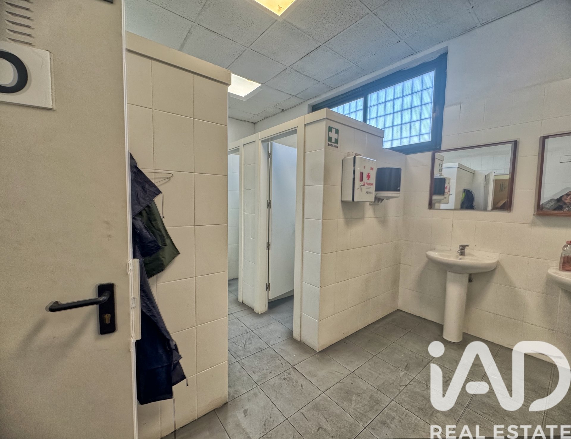 Commercial property à Mostoles, Madrid, Espagne 1227 m2 No. 173046