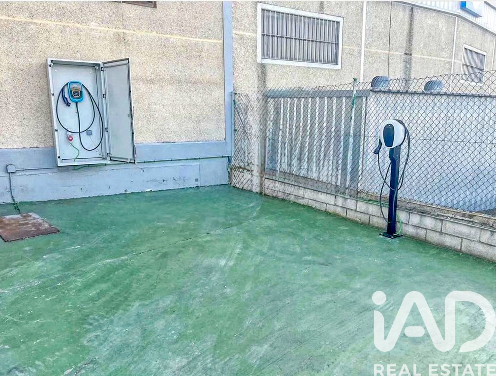 Commercial property à Mostoles, Madrid, Espagne 1227 m2 No. 173046