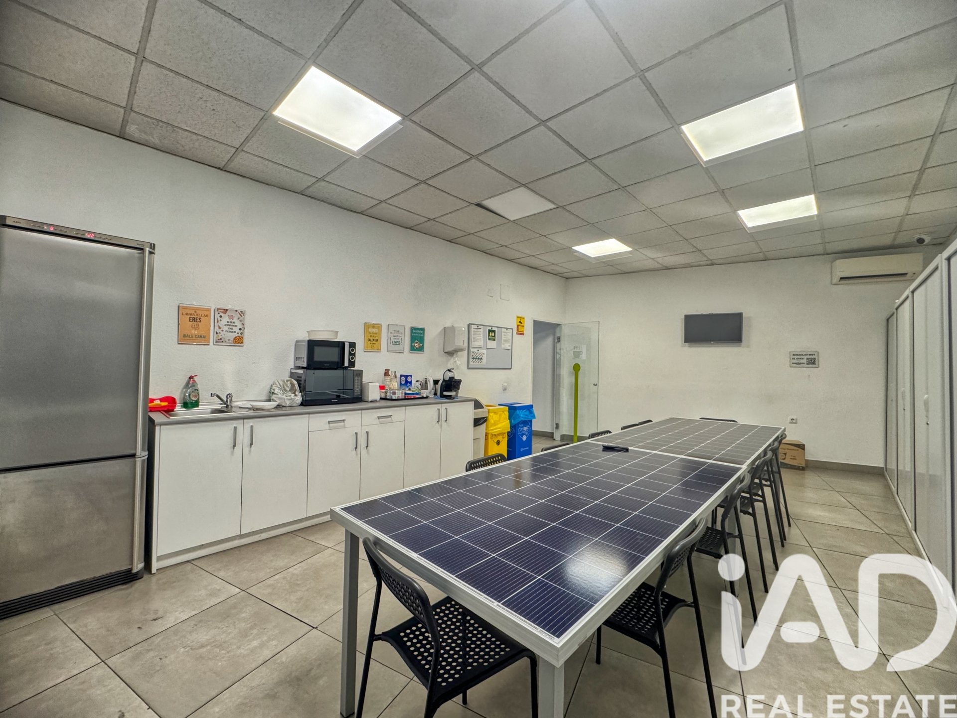 Commercial property à Mostoles, Madrid, Espagne 1227 m2 No. 173046