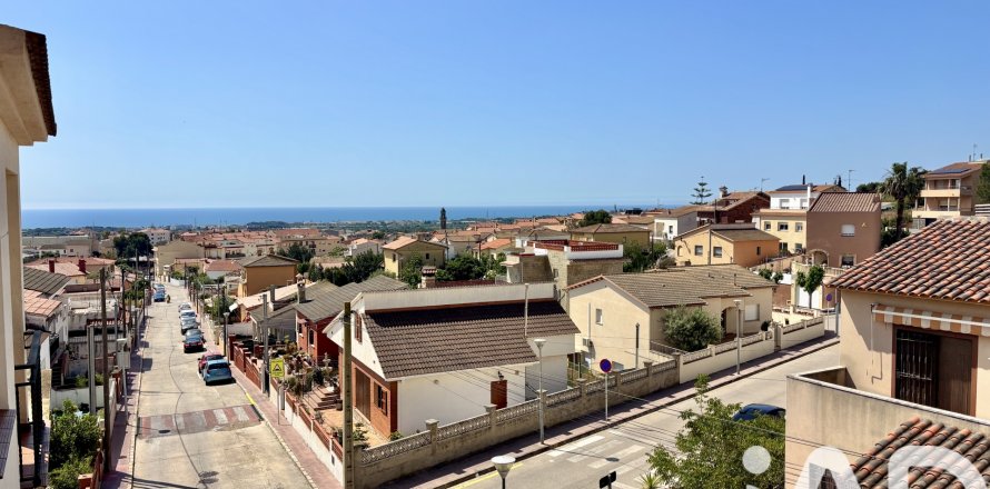 Radhus i Roda de Berà, Tarragona, Spanien 3 sovrum, 139 kvm. Nr. 172508
