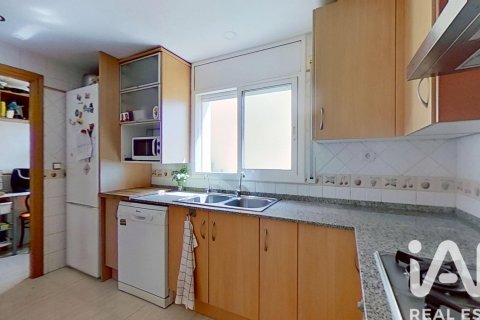 Radhus till salu i Roda de Berà, Tarragona, Spanien 3 sovrum, 139 kvm. Nr. 172508 - foto 13
