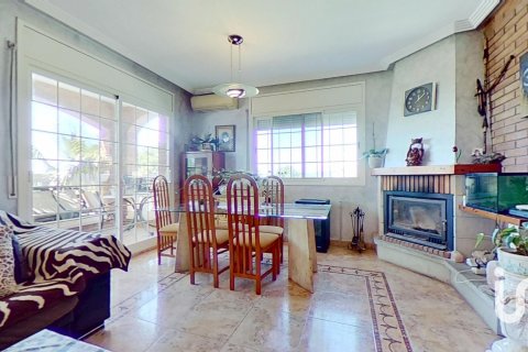 Talo myytävänä El Vendrell, Tarragona, Espanja, 5 makuuhuonetta, 222 m2 No. 153501 - kuva 6