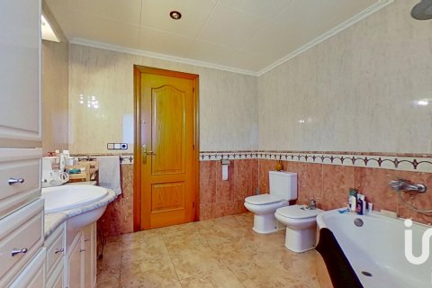 Talo myytävänä El Vendrell, Tarragona, Espanja, 5 makuuhuonetta, 222 m2 No. 153501 - kuva 22