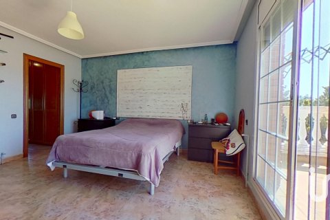 Talo myytävänä El Vendrell, Tarragona, Espanja, 5 makuuhuonetta, 222 m2 No. 153501 - kuva 16