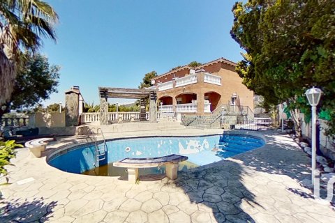 Talo myytävänä El Vendrell, Tarragona, Espanja, 5 makuuhuonetta, 222 m2 No. 153501 - kuva 2