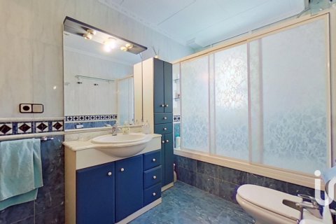 Talo myytävänä El Vendrell, Tarragona, Espanja, 5 makuuhuonetta, 222 m2 No. 153501 - kuva 19