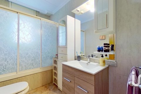 Talo myytävänä El Vendrell, Tarragona, Espanja, 5 makuuhuonetta, 222 m2 No. 153501 - kuva 9