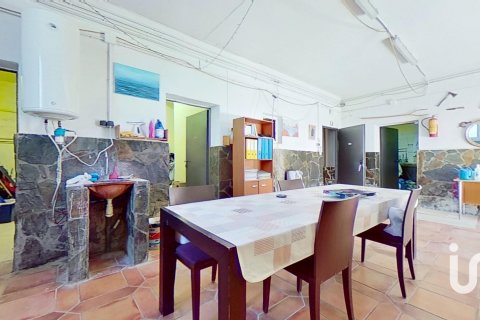 Talo myytävänä El Vendrell, Tarragona, Espanja, 5 makuuhuonetta, 222 m2 No. 153501 - kuva 28