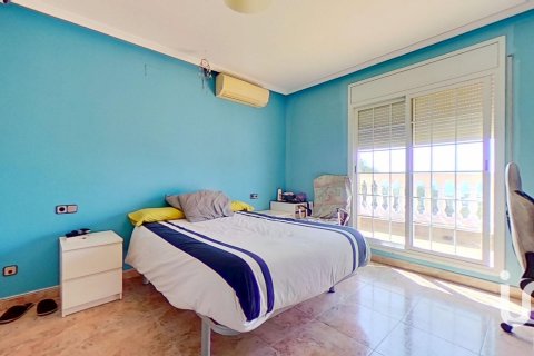 Talo myytävänä El Vendrell, Tarragona, Espanja, 5 makuuhuonetta, 222 m2 No. 153501 - kuva 24