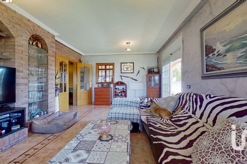 Talo myytävänä El Vendrell, Tarragona, Espanja, 5 makuuhuonetta, 222 m2 No. 153501 - kuva 7