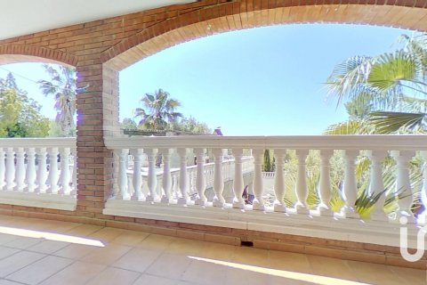 Talo myytävänä El Vendrell, Tarragona, Espanja, 5 makuuhuonetta, 222 m2 No. 153501 - kuva 8