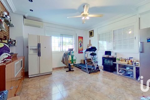 Talo myytävänä El Vendrell, Tarragona, Espanja, 5 makuuhuonetta, 222 m2 No. 153501 - kuva 15