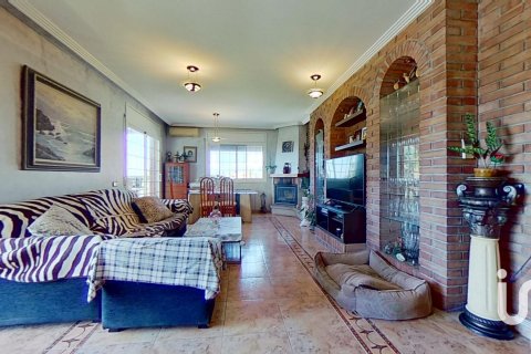 Talo myytävänä El Vendrell, Tarragona, Espanja, 5 makuuhuonetta, 222 m2 No. 153501 - kuva 4