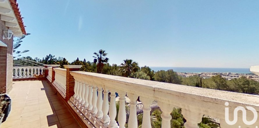 Talo El Vendrell, Tarragona, Espanja 5 makuuhuonetta, 222 m2 No. 153501